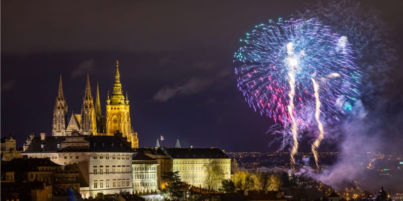 Pohled na Hrad během Silvestra v Praze