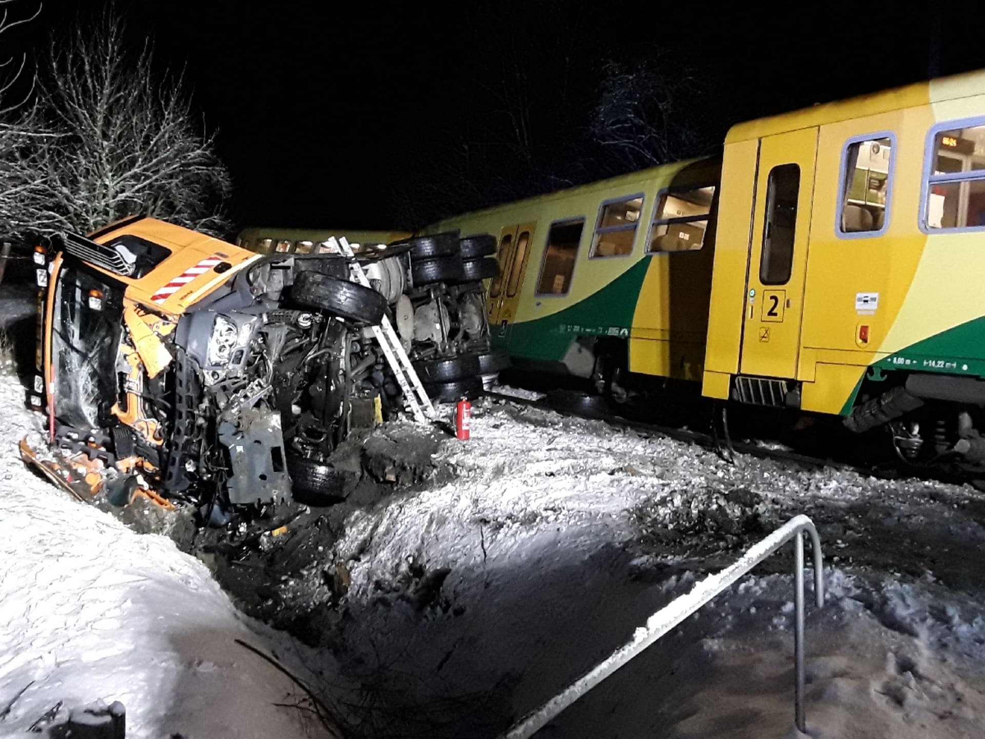 Zranění po srážce vlaku a auta na Žďársku. 