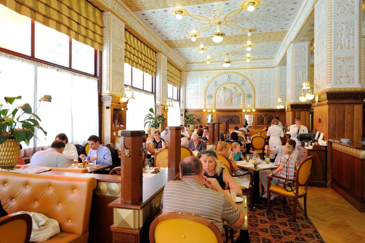 Café Imperial je nejlepší tradiční restaurací světa. Renomovaný průvodce TasteAtlas ocenil pražskou kavárnu Na Poříčí. 