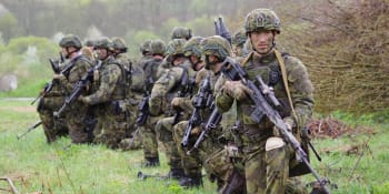 Česko posílá Ukrajině další kulomety či náboje. Na Slovensko může zamířit 400 vojáků