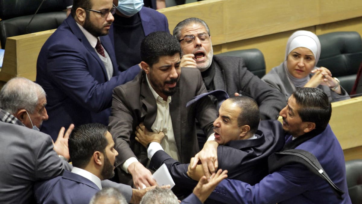 Poslanci v Jordánsku se porvali kvůli právům žen.