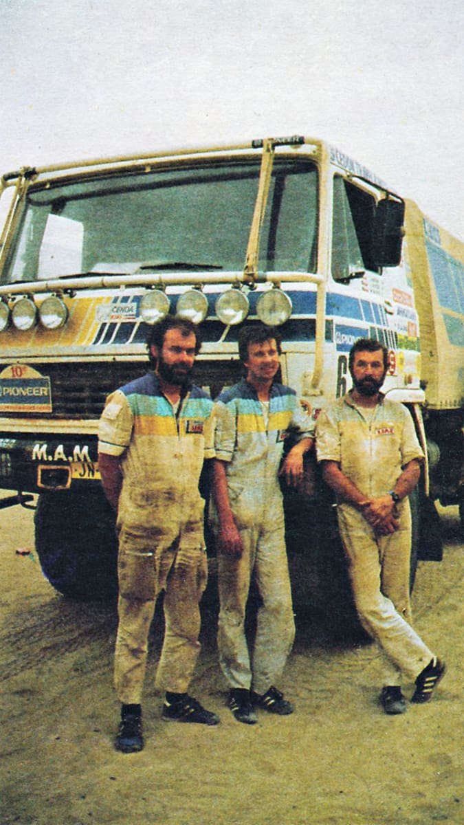 Triumf československých kamionů umocnila posádka jabloneckého Liazu v čele s Jiřím Moskalem, která dojela pouhých devět minut za Lopraisem.