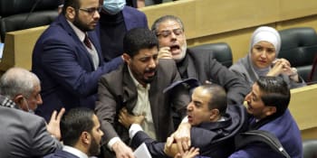 Bitka v parlamentu. Jordánští zákonodárci se poprali kvůli ústavnímu rozšíření práv žen