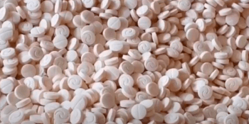 Úřady zabavily miliony pilulek rekreační drogy. „Kokain chudáků“ se skrýval mezi citrony