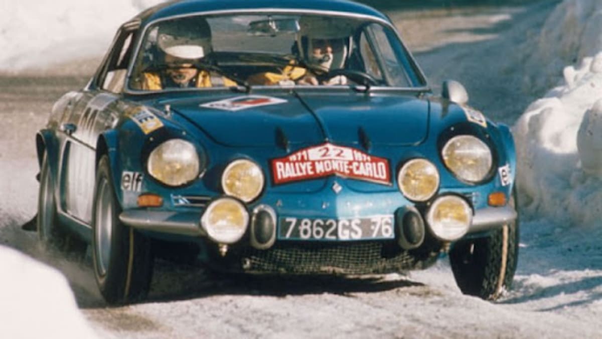 Alpine A110 na vrcholu své sportovní sláby při Rallye Monte Carlo 1971.