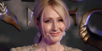 Existuje nespočet pohlaví, obrací Rowlingová po drsné kritice. Měla vyhrát osobnost roku?