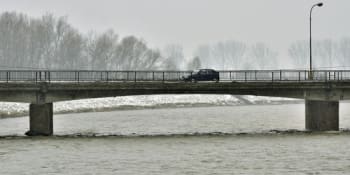 Tající sníh a déšť zvednou hladiny řek, varují meteorologové. Kde hrozí povodně?