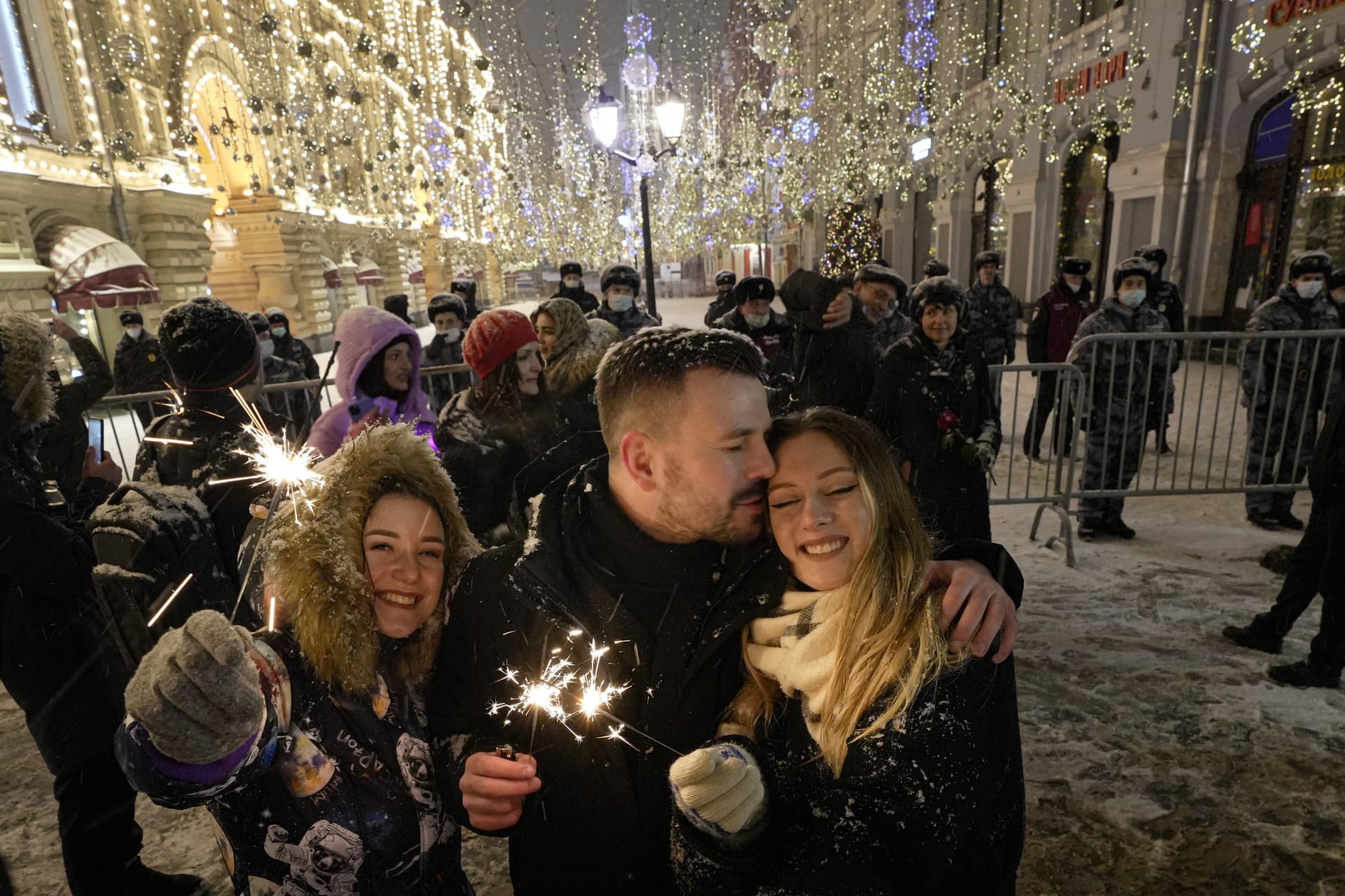 Takto vítali Rusové příchod Nového roku v Moskvě.