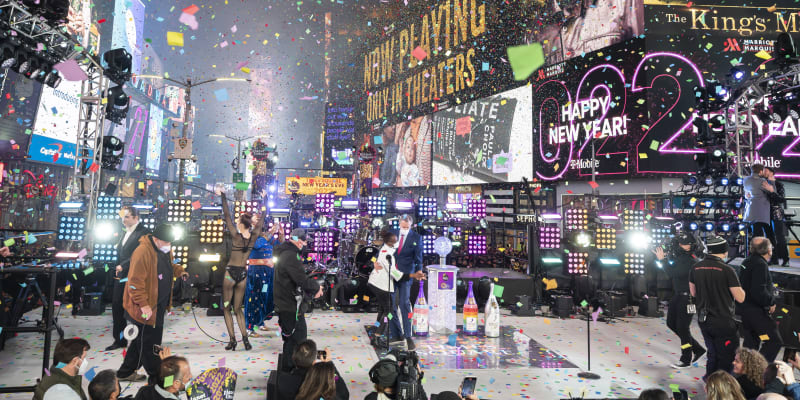 Velké oslavy Nového roku propukly na newoyrském náměstí Times Square.