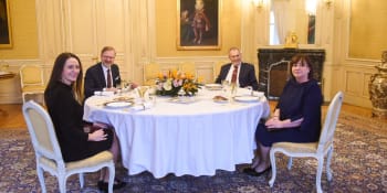 Sledujte ZÁZNAM: Zeman přivítal premiéra Fialu s manželkou. Jak novoroční oběd proběhl?