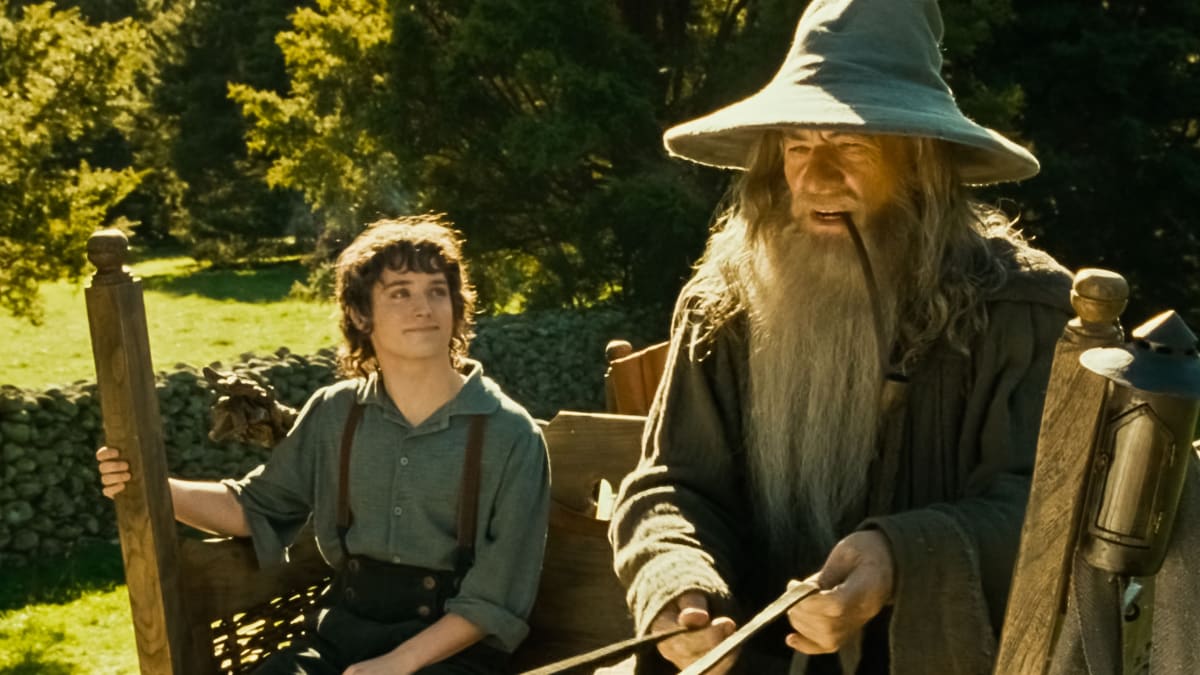 Frodo a Gandalf, dvě důležité postavy Tolkienova Pána prstenů, ve filmovém zpracování od režiséra Petera Jacksona