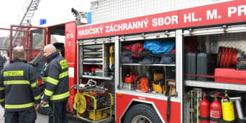 Kuriózní zásahy hasičů z konce roku: Pomohli i muži s kovovým kroužkem na přirození