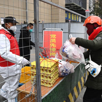Rozvoz jídla v čínském městě v lockdownu