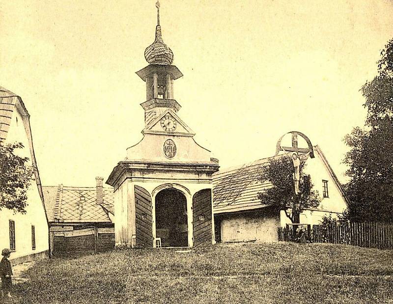 Morová kaple v Novém Jičíně na historické pohlednici