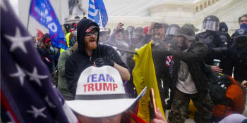 Trump hájí chování demonstrantů. Facebook i Twitter mažou jeho příspěvky