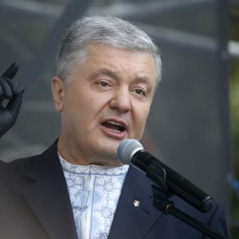 Bývalý ukrajinský prezident Petro Porošenko řekl, že Putin by mohl s invazí pokračovat až do České republiky. 