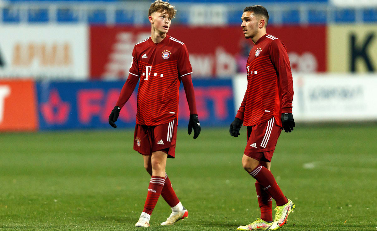 Junioři Bayernu Mnichov mohou díky koronaviru přepsat klubový rekord. Paulu Wannerovi a Arijonu Ibrahimovičovi (vpravo) je shodně 16 let.