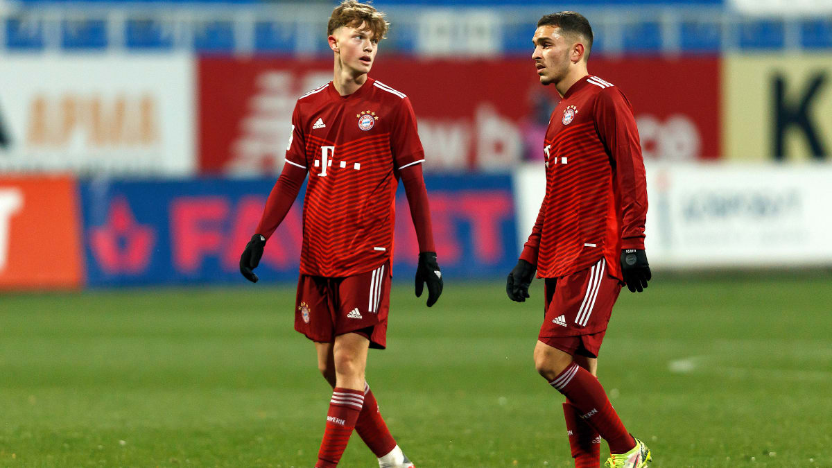 Junioři Bayernu Mnichov mohou díky koronaviru přepsat klubový rekord. Paulu Wannerovi a Arijonu Ibrahimovičovi (vpravo) je shodně 16 let.