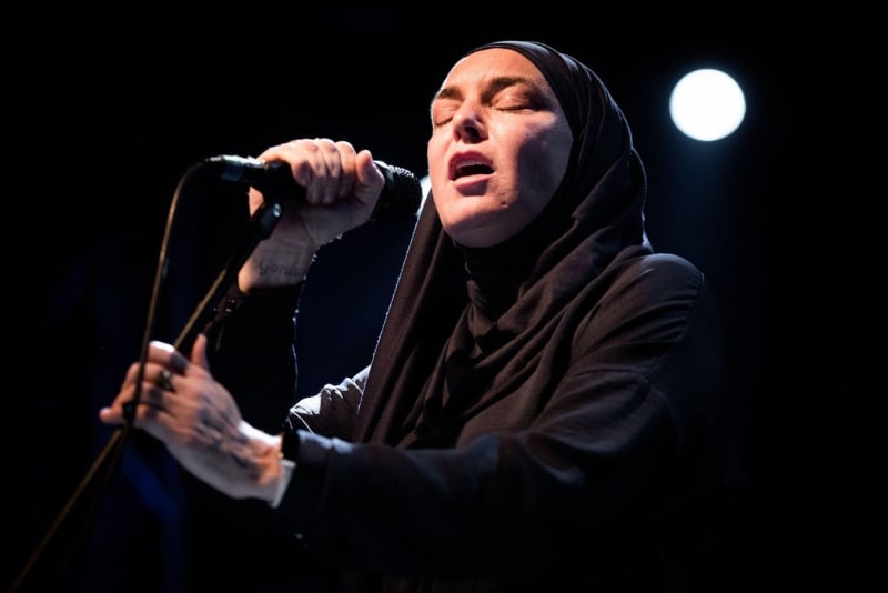 V závěru svého života irská zpěvačka konvertovala k islámu a přijala nové jméno.