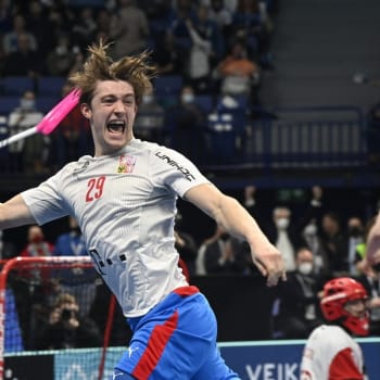 Obrovská radost Filipa Langera poté, co Česku vystřelil bronz na nedávném mistrovství světa.