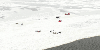 Drama v USA: Skupina lidí uvízla na ledové kře. Zachránili je kilometr od břehu
