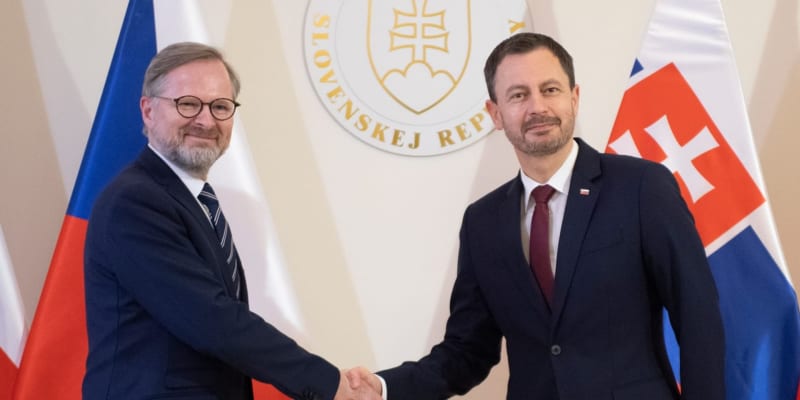 Český premiér Petr Fiala je na první zahraniční návštěvě na Slovensku. Setkal se se svým protějškem Eduardem Hegerem.