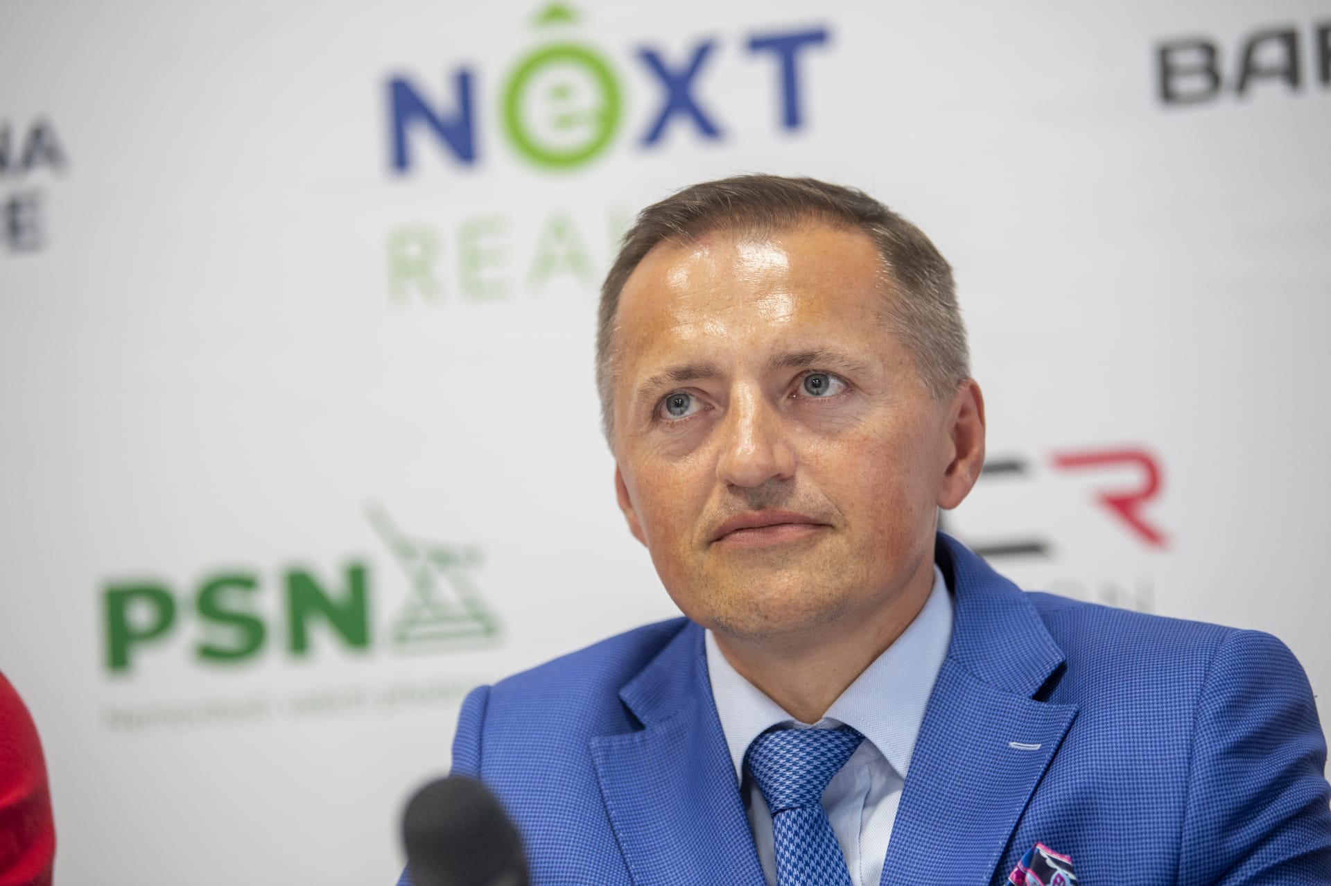 Podle většinového majitele hokejového klubu HC Dynamo Pardubice Petra Dědka si politici berou sport jako rukojmí.