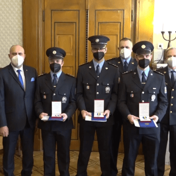 Policisté dostali vyznamenání. 