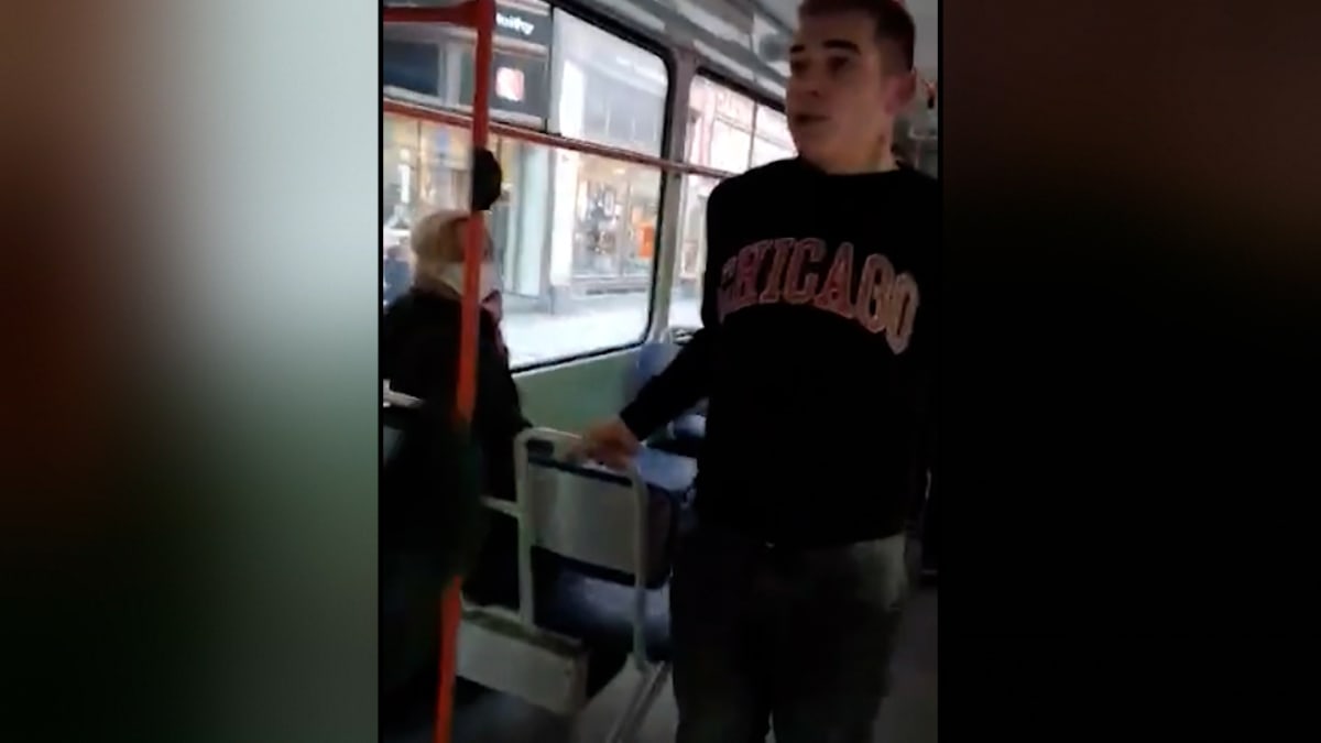 Útok v tramvaji