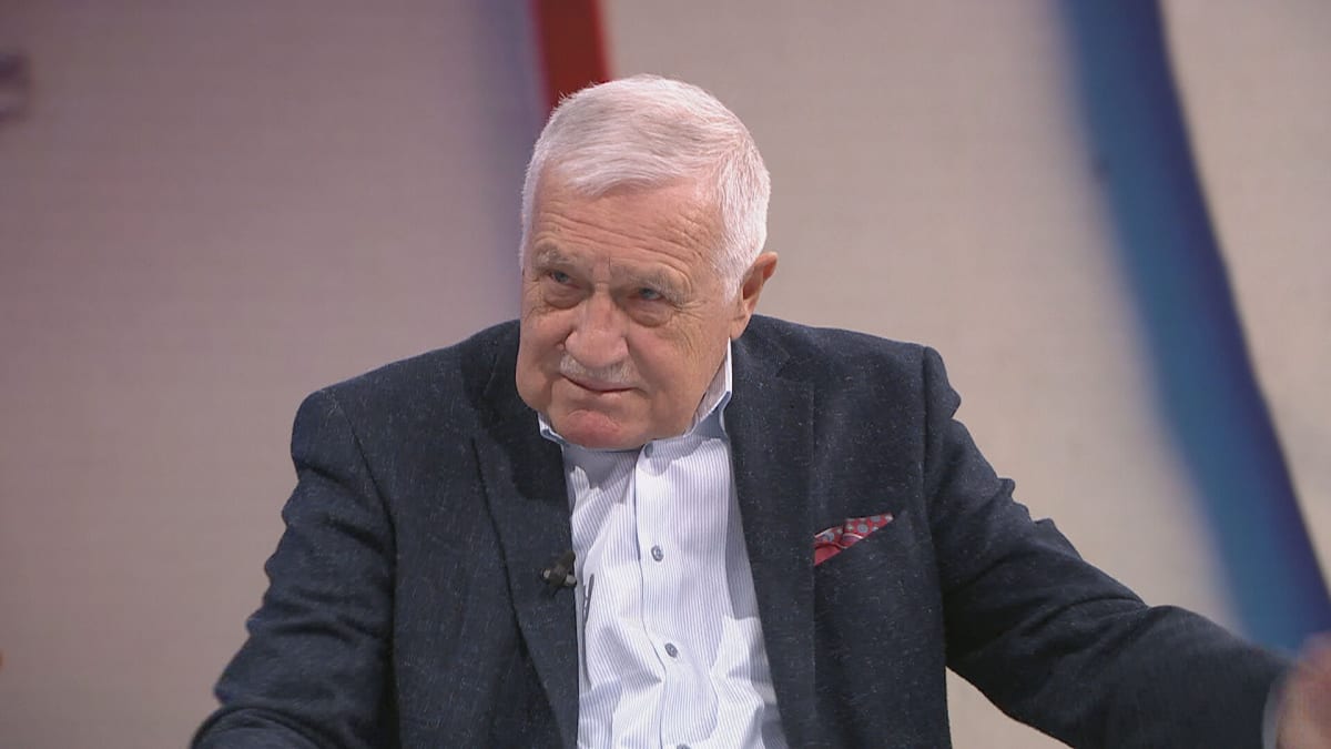 Bývalý prezident Václav Klaus uvedl, že nehodlá vracet Puškinovu medaili.