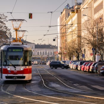 Dopravní podniky větších měst v Česku se potýkají s nedostatkem řidičů. 