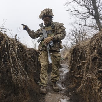 Ukrajinský voják stráží na hranicích