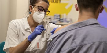 Jako proti chřipce. Válek nejpozději v dubnu představí plán očkování proti covidu