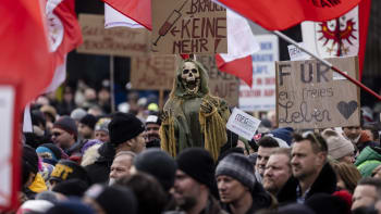 Demonstrace proti restrikcím se konaly v Rakousku i Německu - CNN Prima NEWS