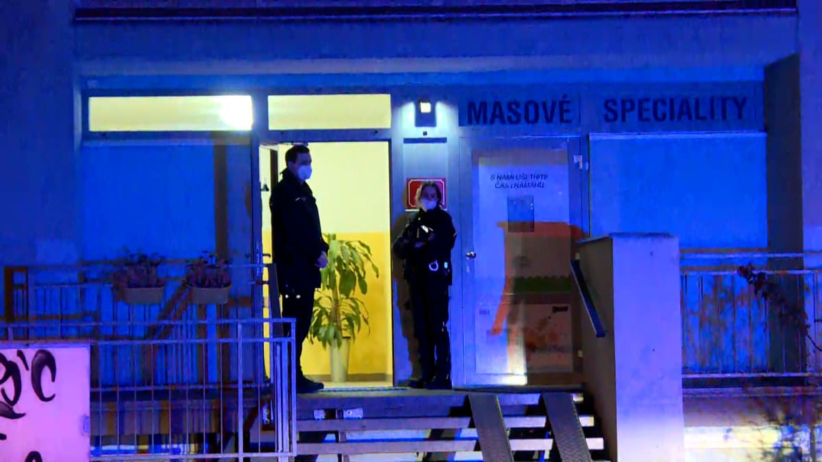 K incidentu v pražských Bohnicích přijelo několik policejních jednotek.