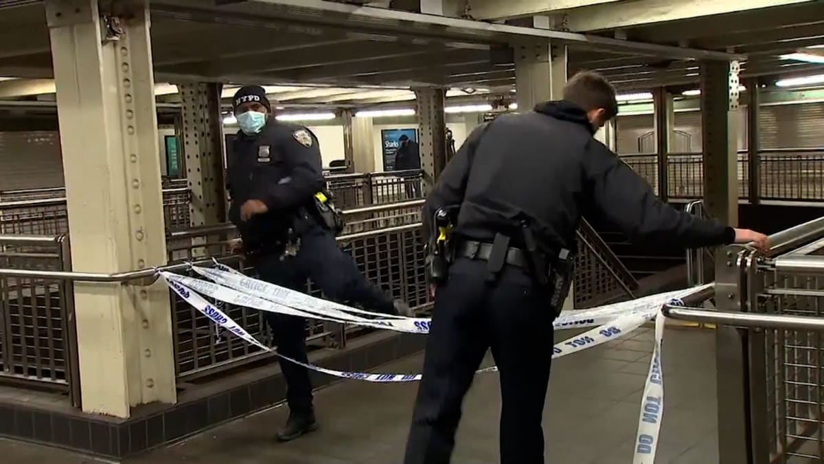 Muž strčil ženu pod metro