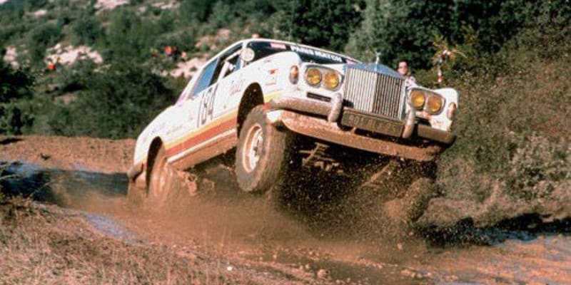 Rolls-Royce Corniche v úpravě pro Rallye Paříž-Dakar 1981. 