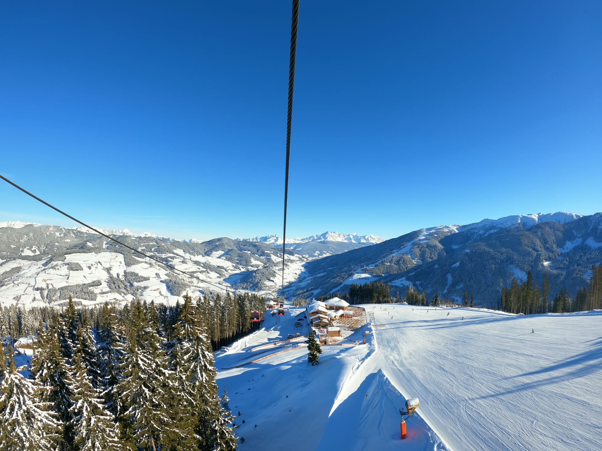 Nové lanovkové spojení Panorama Link propojilo oblast Snow Space Salzburg se sousedními areály Flachauwinkl a Zauchensee.
