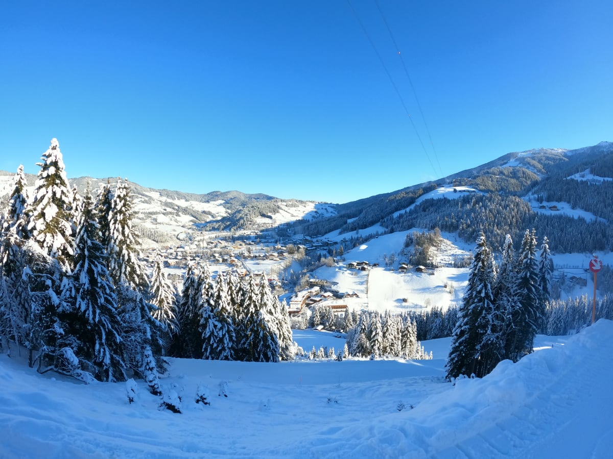 Oblast KleinArl a Flachau je domovem hned dvou rakouských lyžařských legend  Annemarie Moser-Pröllové a Hermana Maiera.