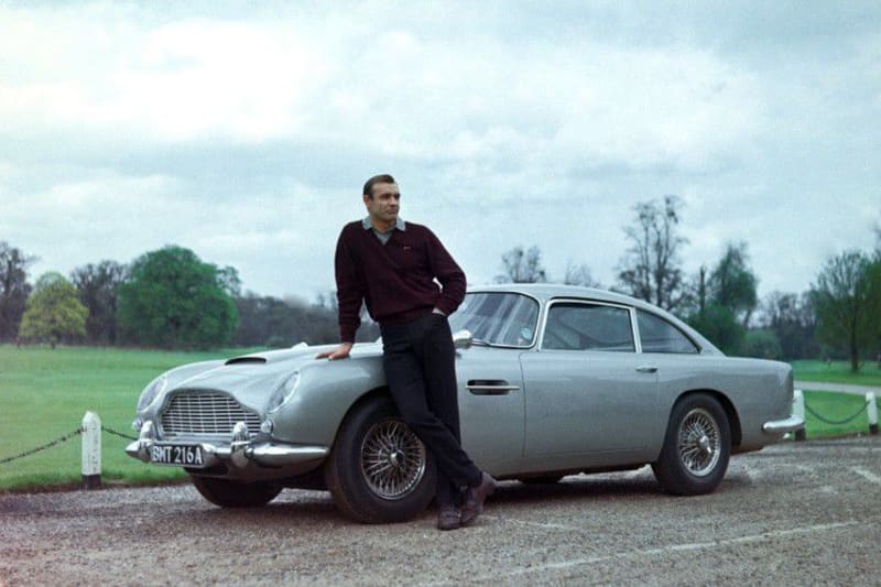 Aston Martin DB5 z bondovky Goldfinger z roku 1964