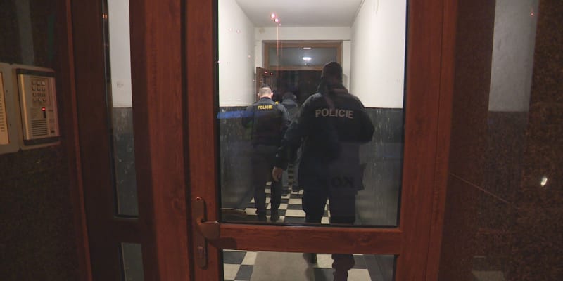 K neštěstí v Koněvově ulici policisté vyjížděli kolem 19. hodiny.