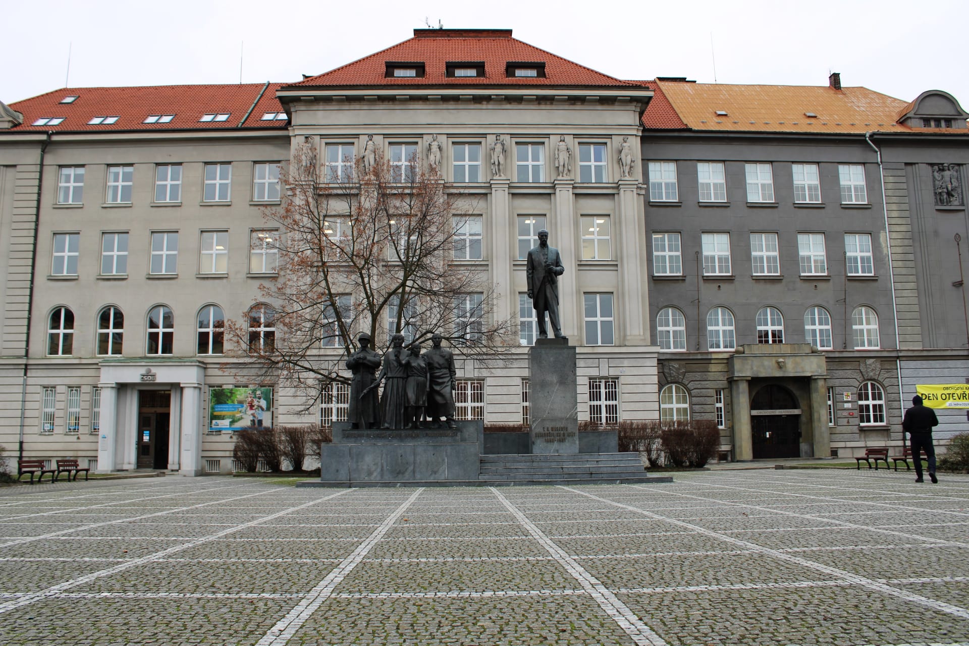 Náměstí T. G. Masaryka v Plzni, na místě dnešního pomníku TGM  se 20. ledna 1969 upálil Josef Hlavatý.