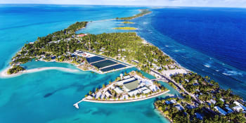 Prvenství mezi státy i „cestování v čase“. Kiribati slaví nový rok díky zdánlivé anomálii map