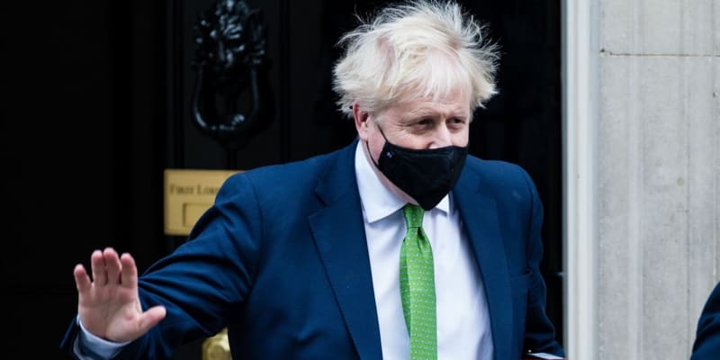 Boris Johnson obtěžkaný skandály