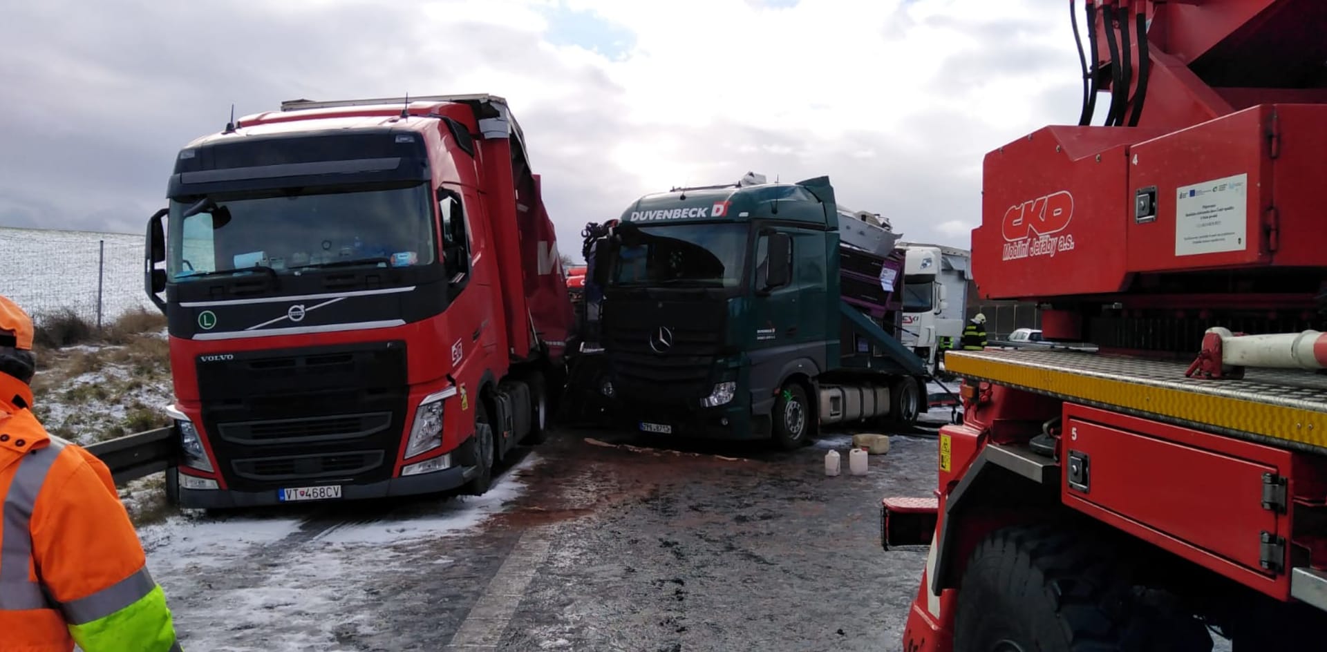 Dálnici D5 u Žebráku uzavřela nehoda 40 aut