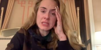 Zloba fanoušků dohnala Adele k slzám. Velkolepý koncert zrušila den před začátkem