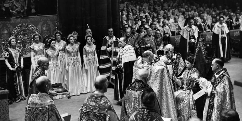 Alžběta se stala královnou po smrti svého otce. Její korunovace proběhla 2. června 1953.