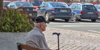 Ani ve stáří nemají klid. Čeští senioři pracují čím dál častěji, důvody jsou různé