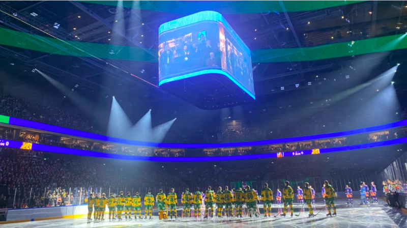 Slavnostní ceremoniál v Nokia Areně s prvním hokejovým zápasem se konal 4. prosince.