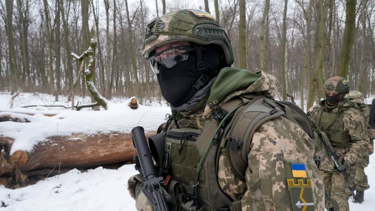 Ukrajinský voják při cvičení.